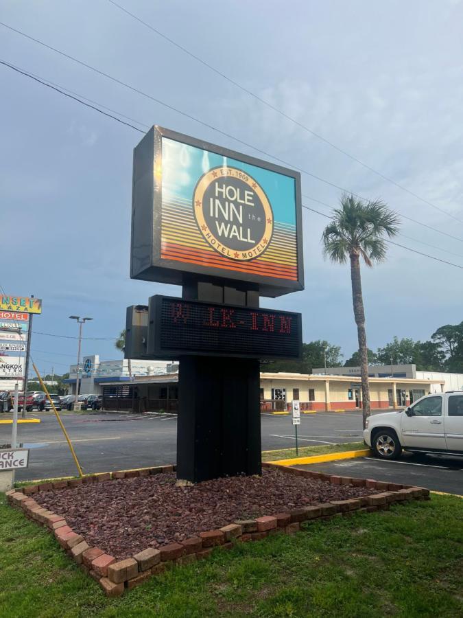 Hole The - Walton - Sunset Plaza - Nearby Beaches & Hurlburt Motel Fort Walton Beach
