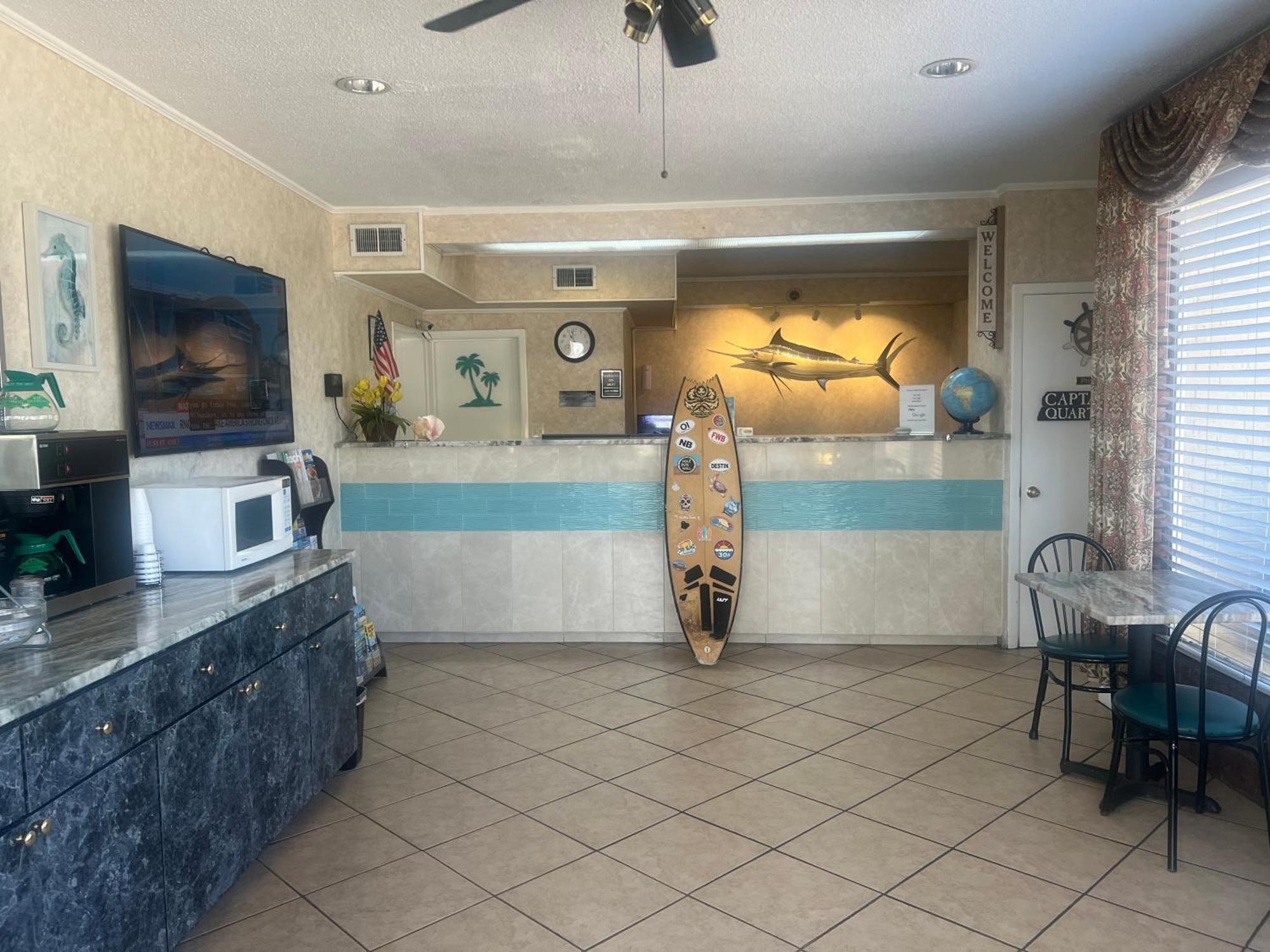 Hole The - Walton - Sunset Plaza - Nearby Beaches & Hurlburt Motel Fort Walton Beach