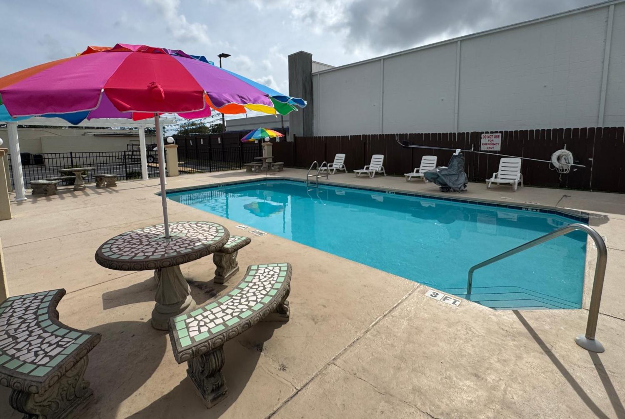 Motel Hole The - Walton - Sunset Plaza - Nearby Beaches & Hurlburt Fort Walton Beach