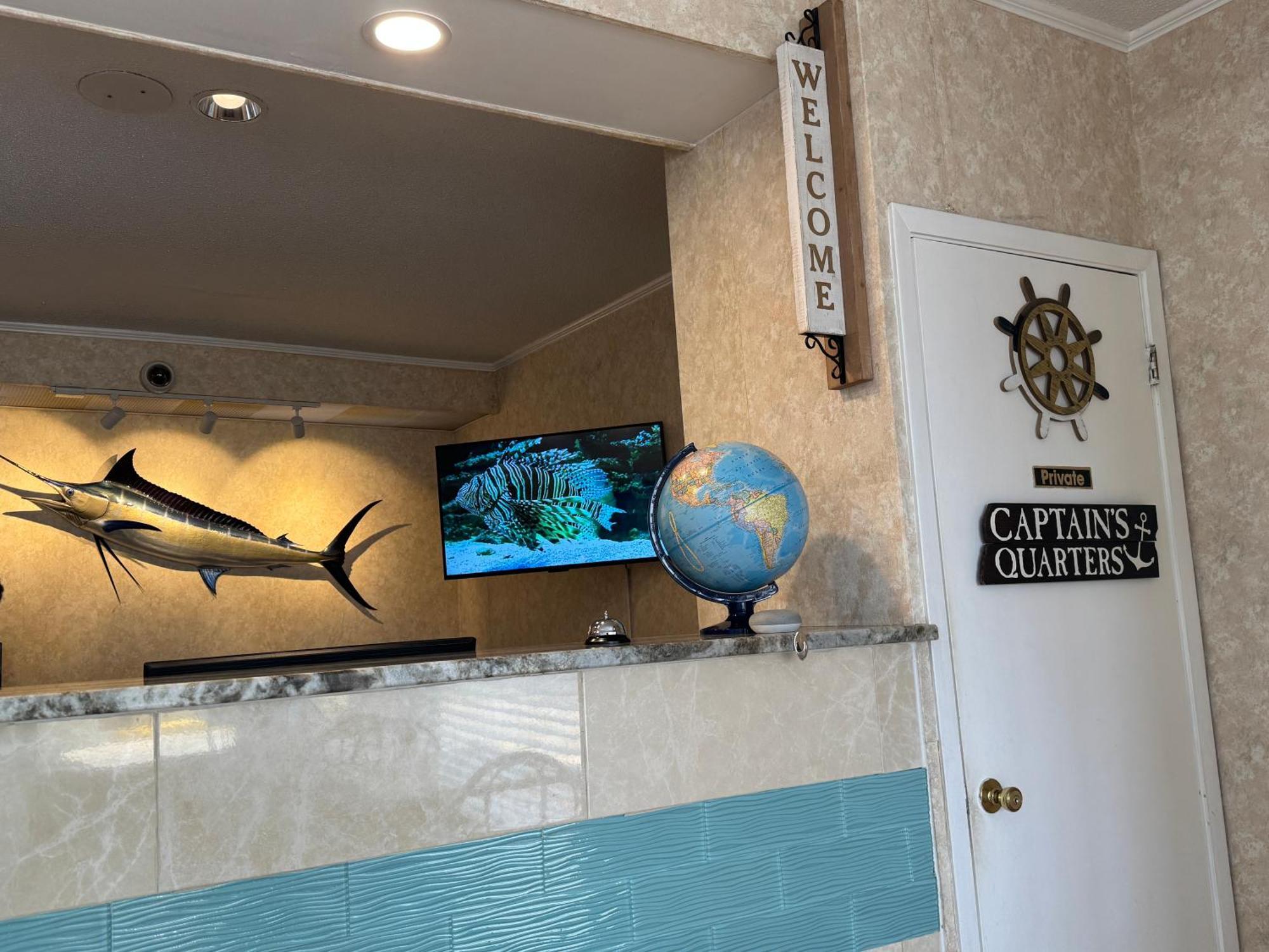 Hole The - Walton - Sunset Plaza - Nearby Beaches & Hurlburt Motel 2*