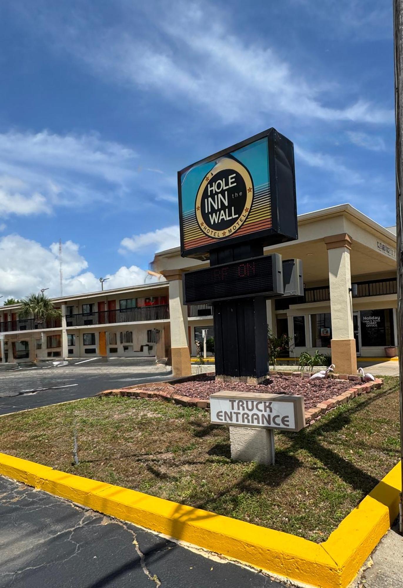 Motel Hole The - Walton - Sunset Plaza - Nearby Beaches & Hurlburt Fort Walton Beach