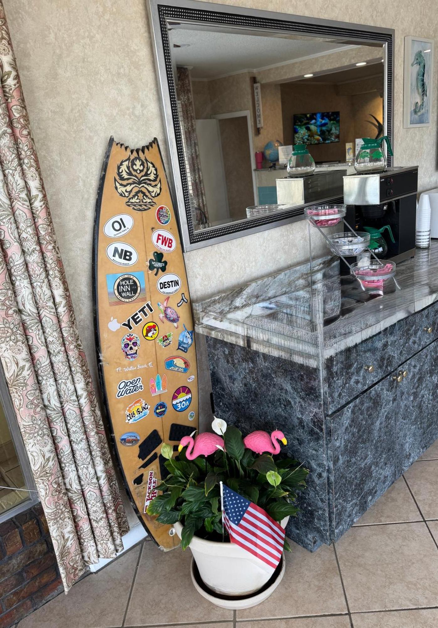 Hole The - Walton - Sunset Plaza - Nearby Beaches & Hurlburt Motel
