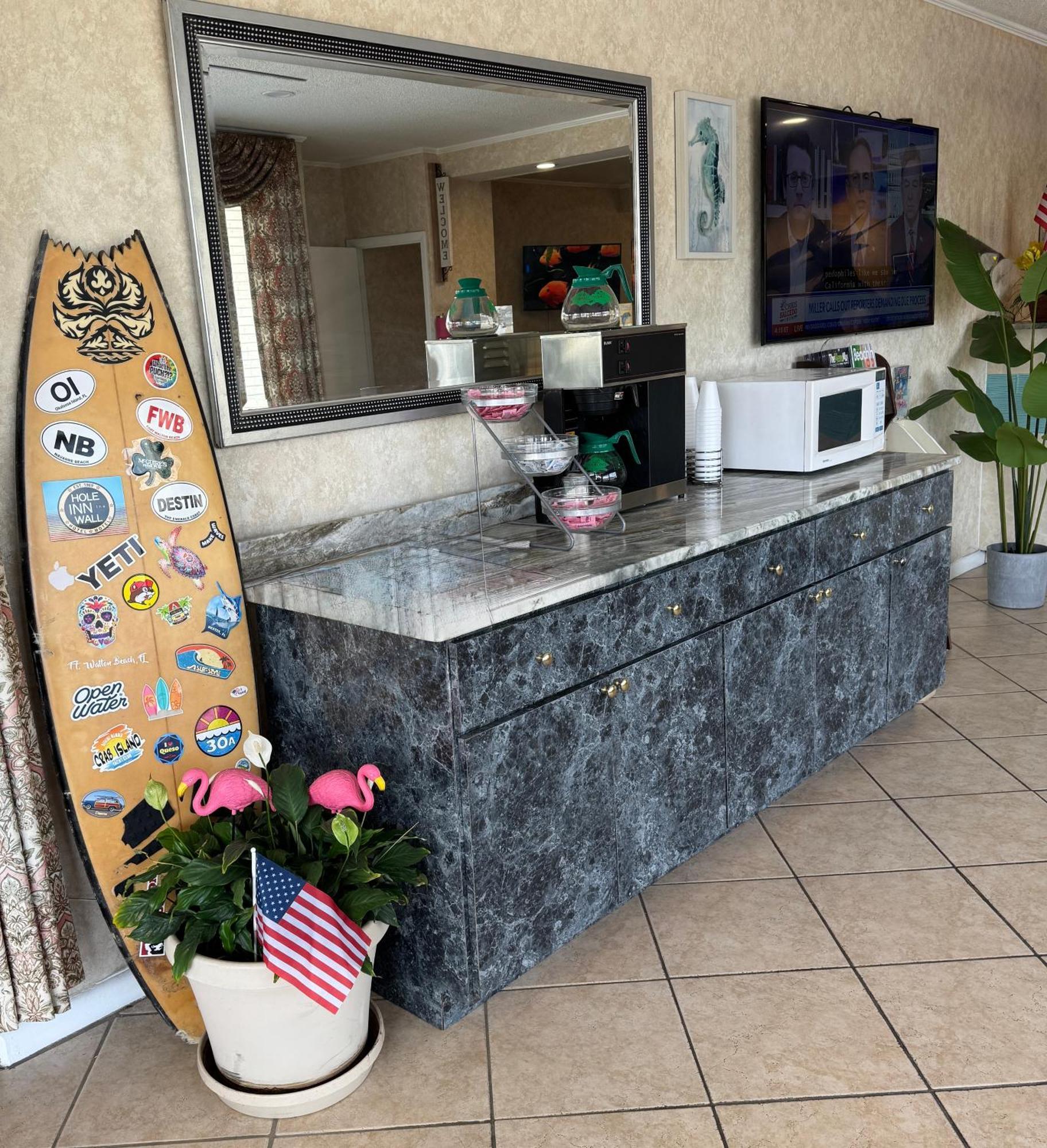 Hole The - Walton - Sunset Plaza - Nearby Beaches & Hurlburt Fort Walton Beach